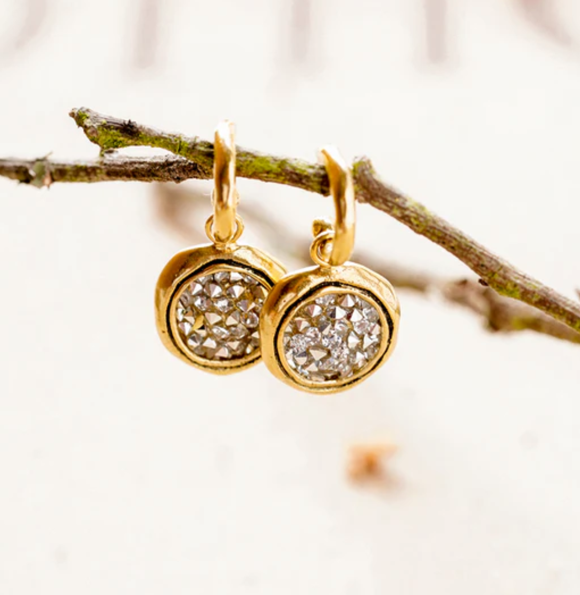 Kristal Huggie Drop Earring