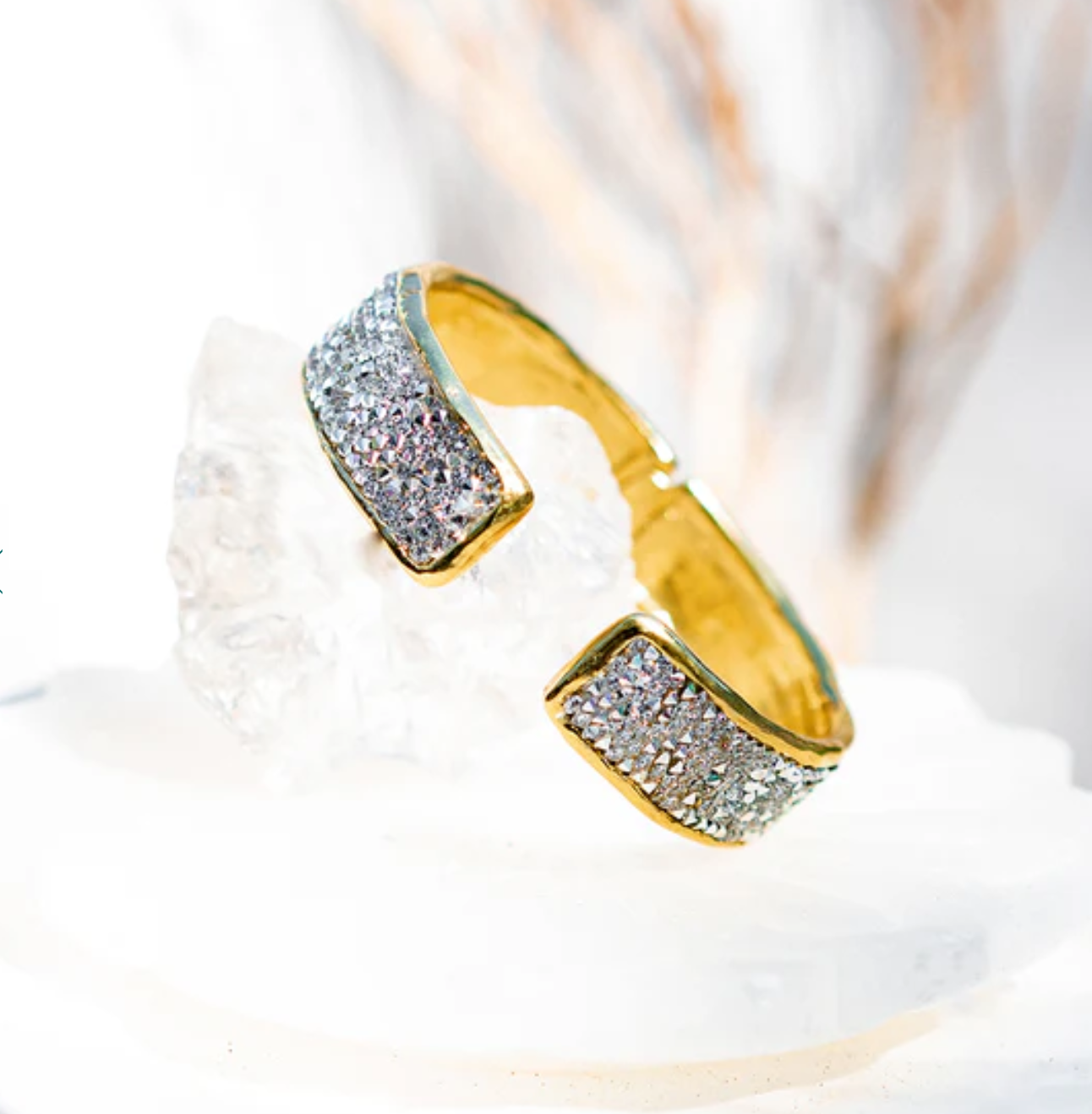 Kristal Harmony Hinge Cuff