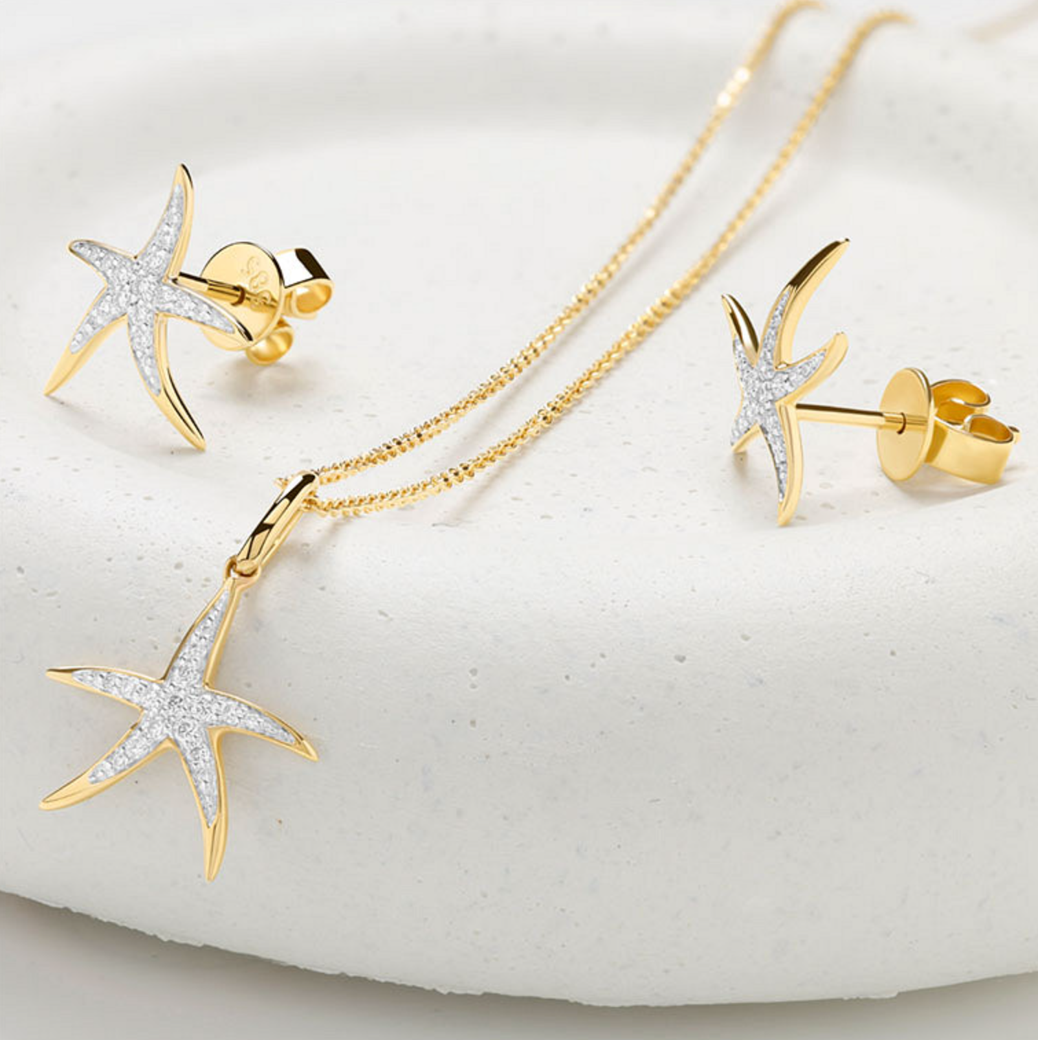 Deep Blue 14kt Gold Lab Diamond Star Fish Necklace