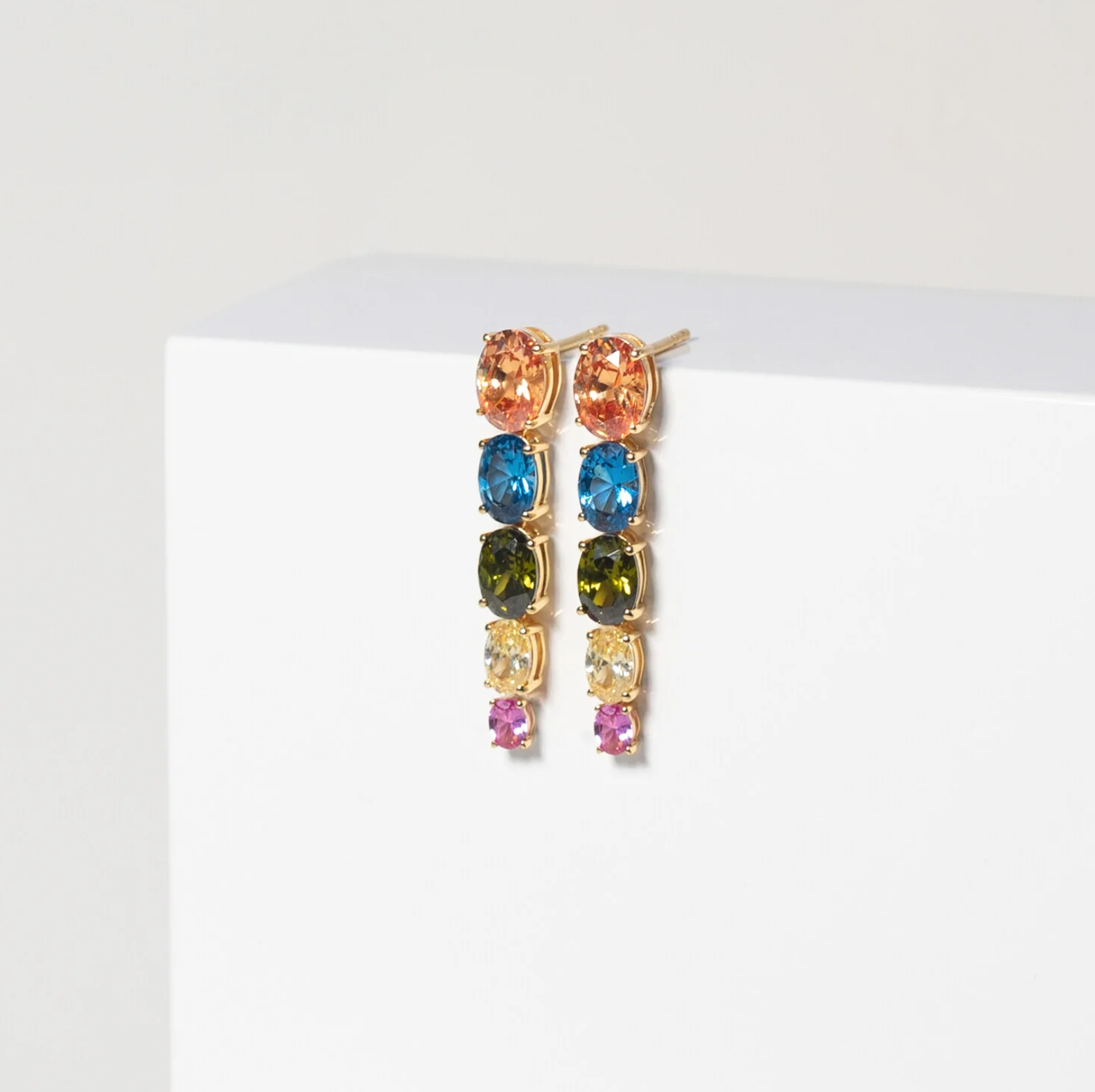Gold CZ Ellisse Lungo Cinque Earrings
