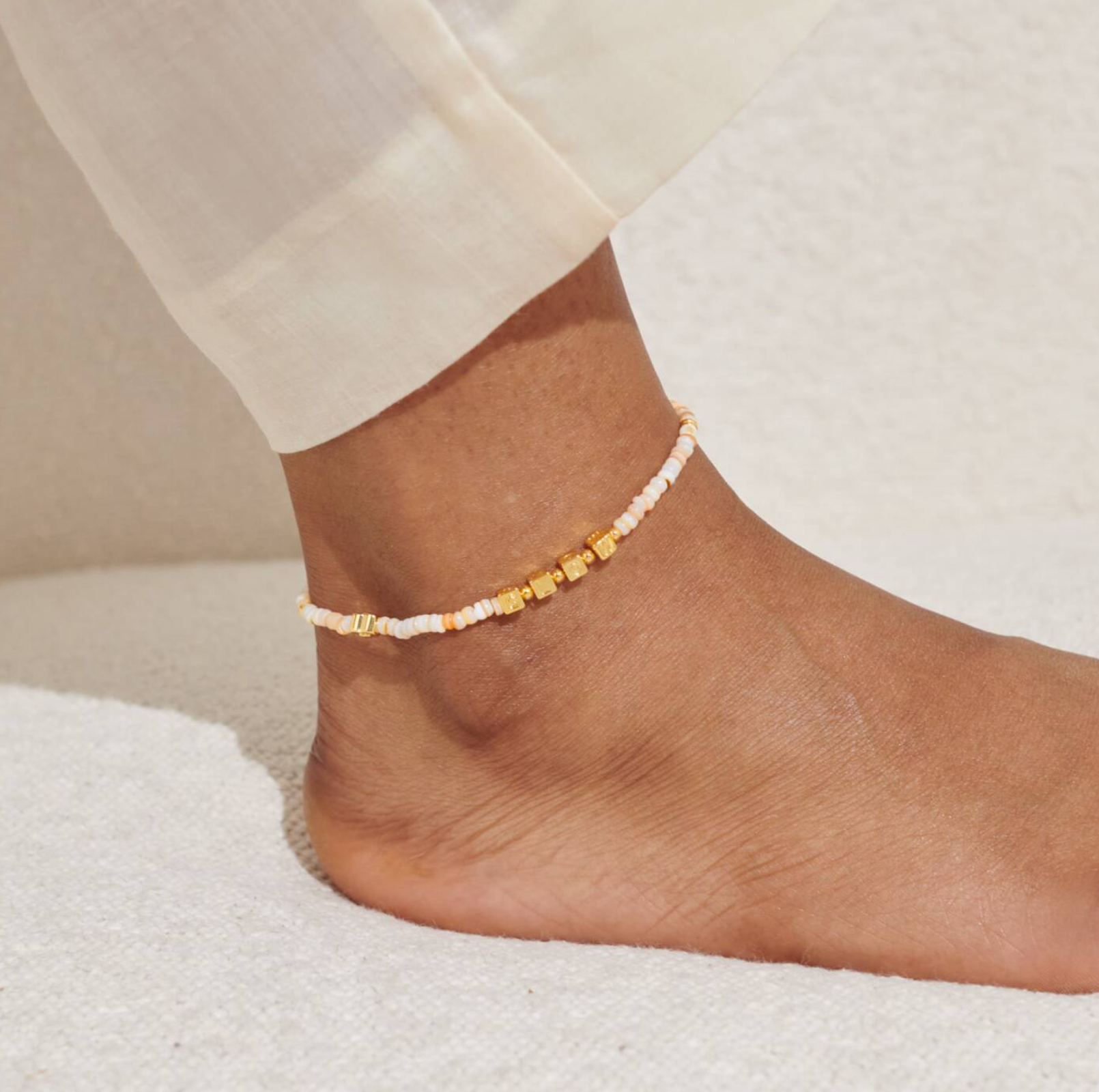 AL Gold Let Your Soul Glow Anklet 9 1/16" Stretch