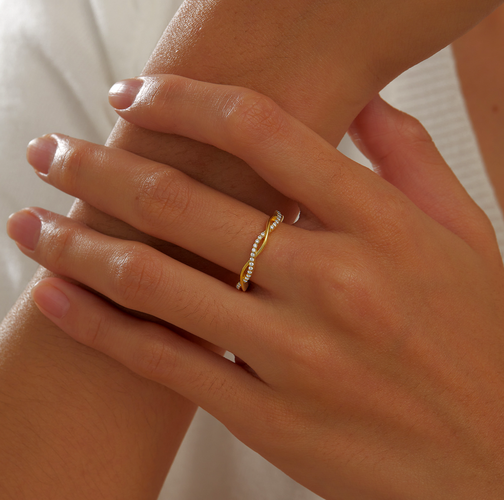 0.52 CTW Gold Twist Wedding Band